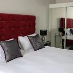 100 Boutique Living