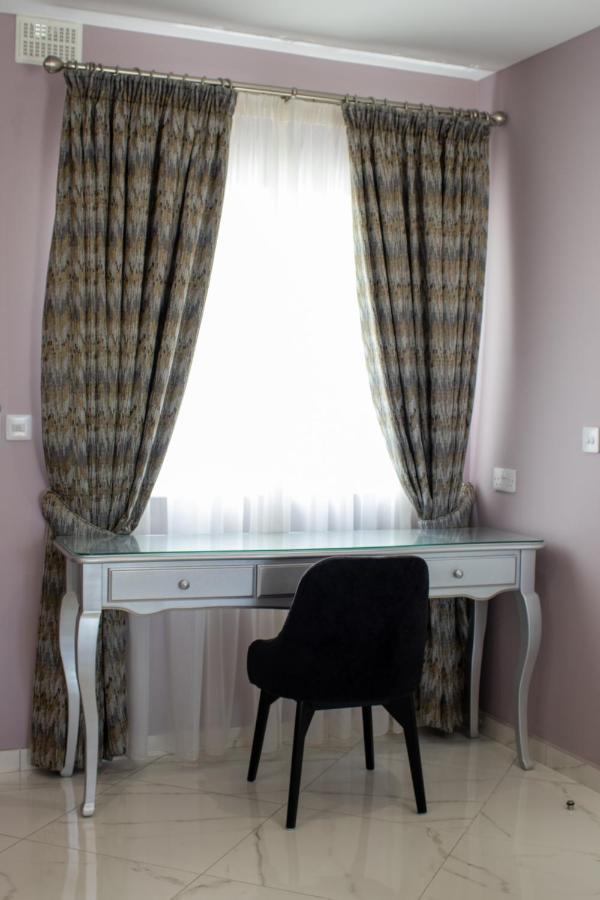100 Boutique Living Guest house